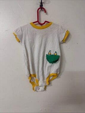 White Ribbed Baby Onesie with Yellow Trim and Green Frog Pocket 90’s